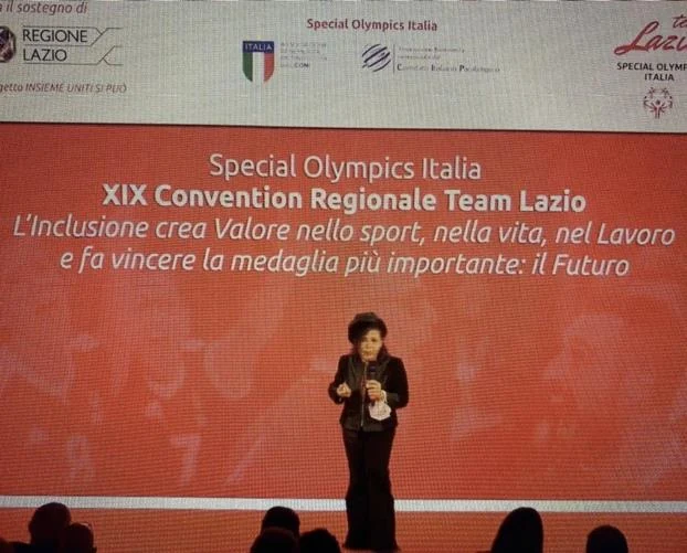 Palma Marino Aimone parla sul palco della 19ª Convention regionale Special Olympics Italia, Team Lazio.